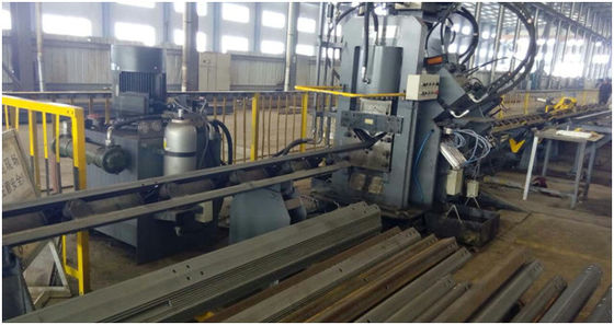 Linha da máquina de perfuração do ângulo do CNC para a força de perfuração 1000kN de Fabriaction da torre de aço